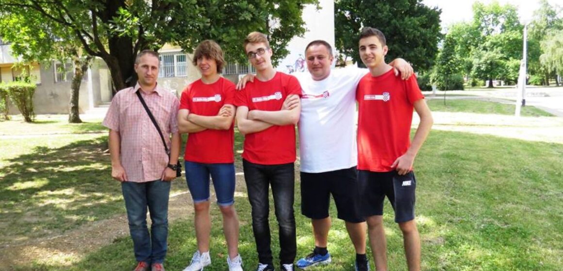 Dio hrvatske robotičke ekipe za Hefei 2015